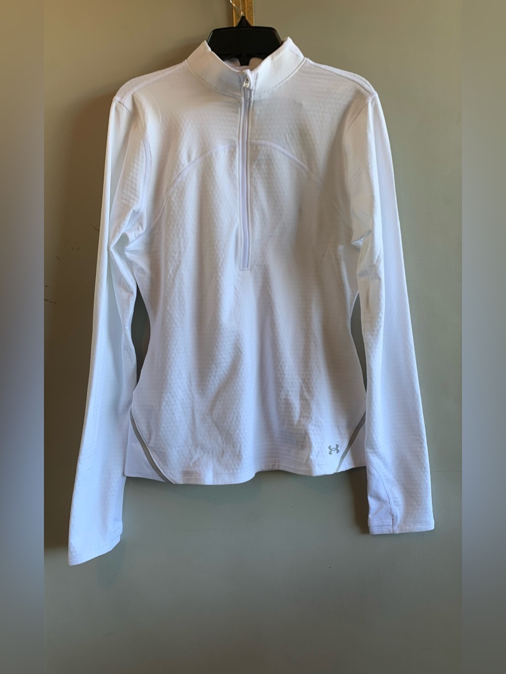 Under Armour White Women’s Long-Sleeve 1/4 Zip Active Top